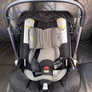 Doona convertible stroller with base